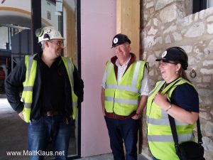 Jo in conversation with Drew (middle) and Gary (left) - I guess you can tell a bit of fun was had...